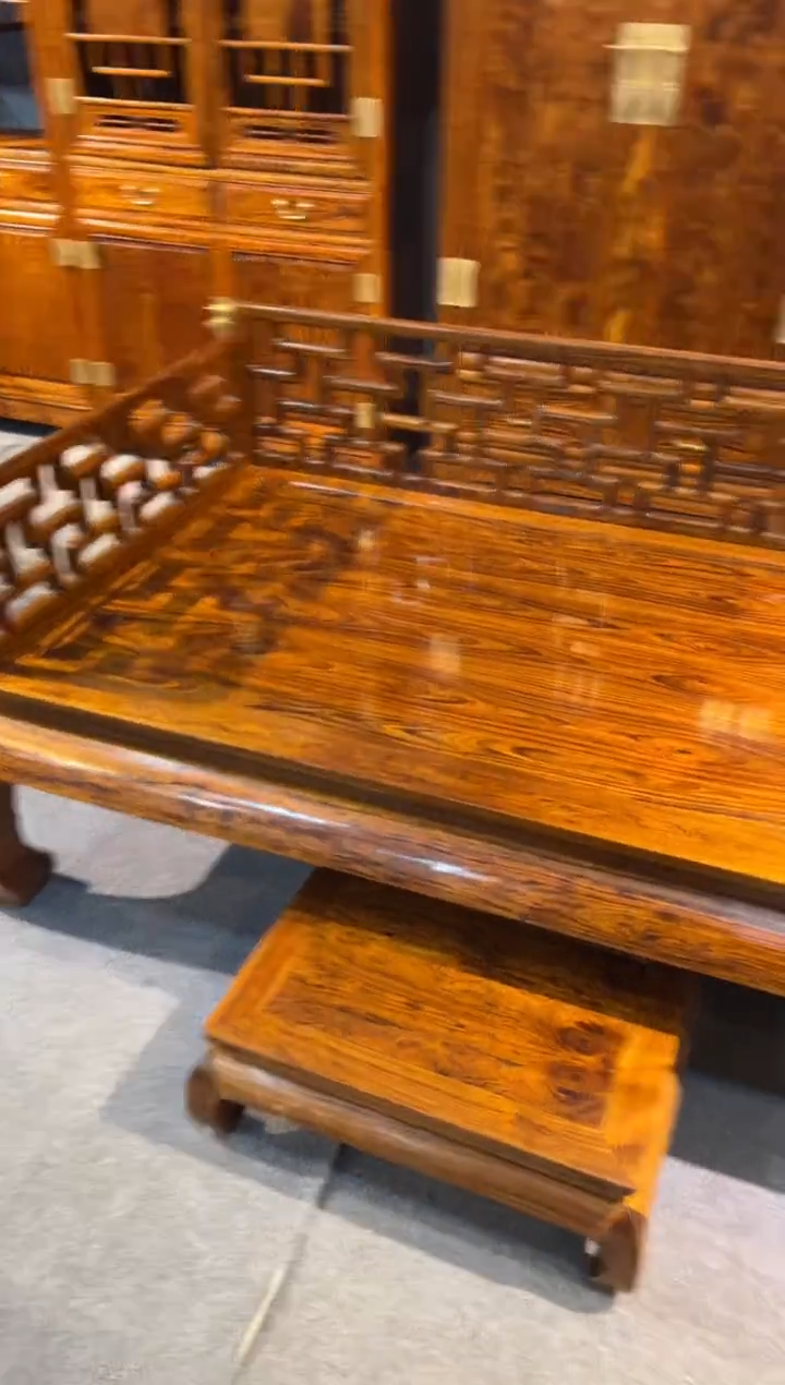 【闪购商品】花梨木类木雕罗汉床