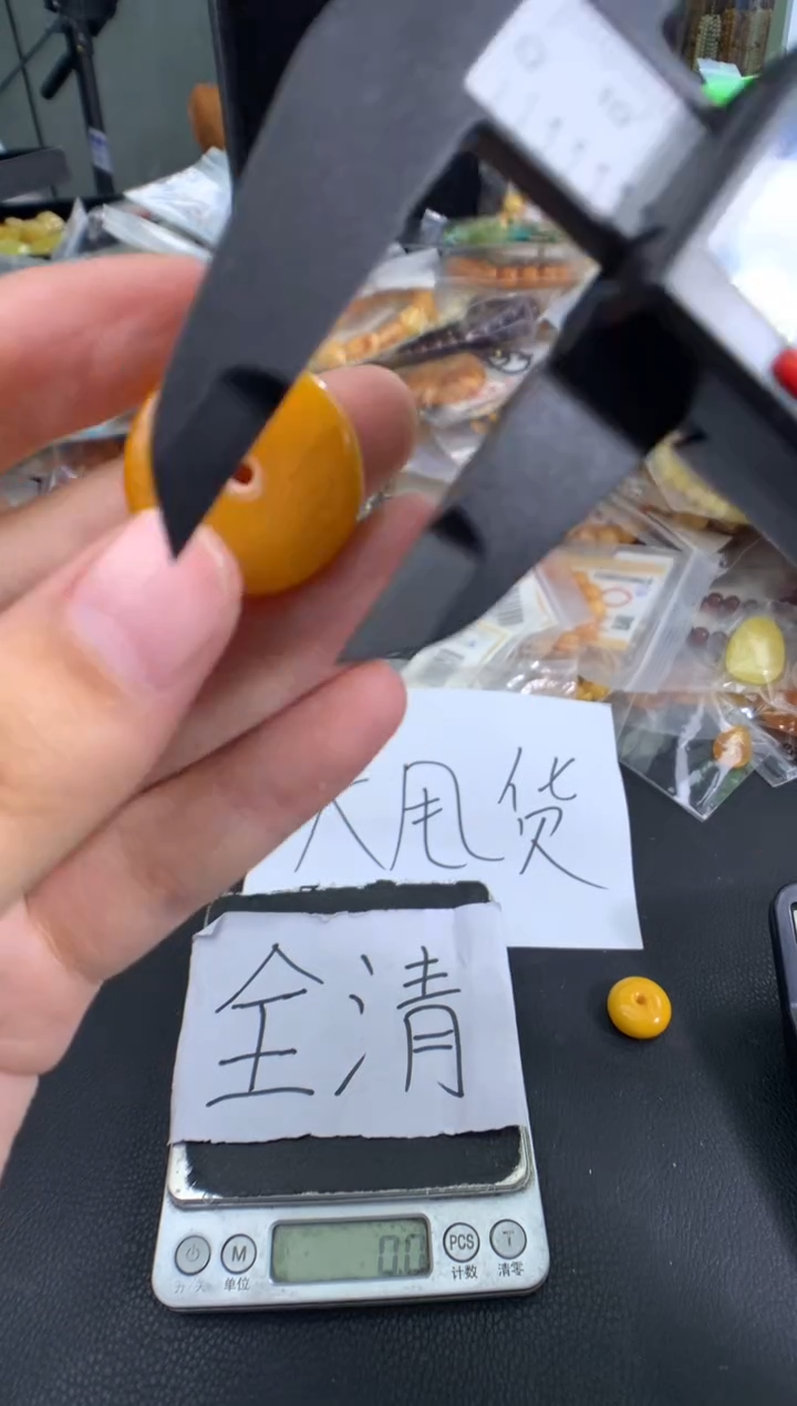 琥珀未镶嵌珠宝奇石1