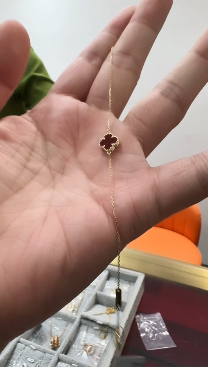 18K金镶嵌手链玛瑙/玉髓红色k黄，小单花手链