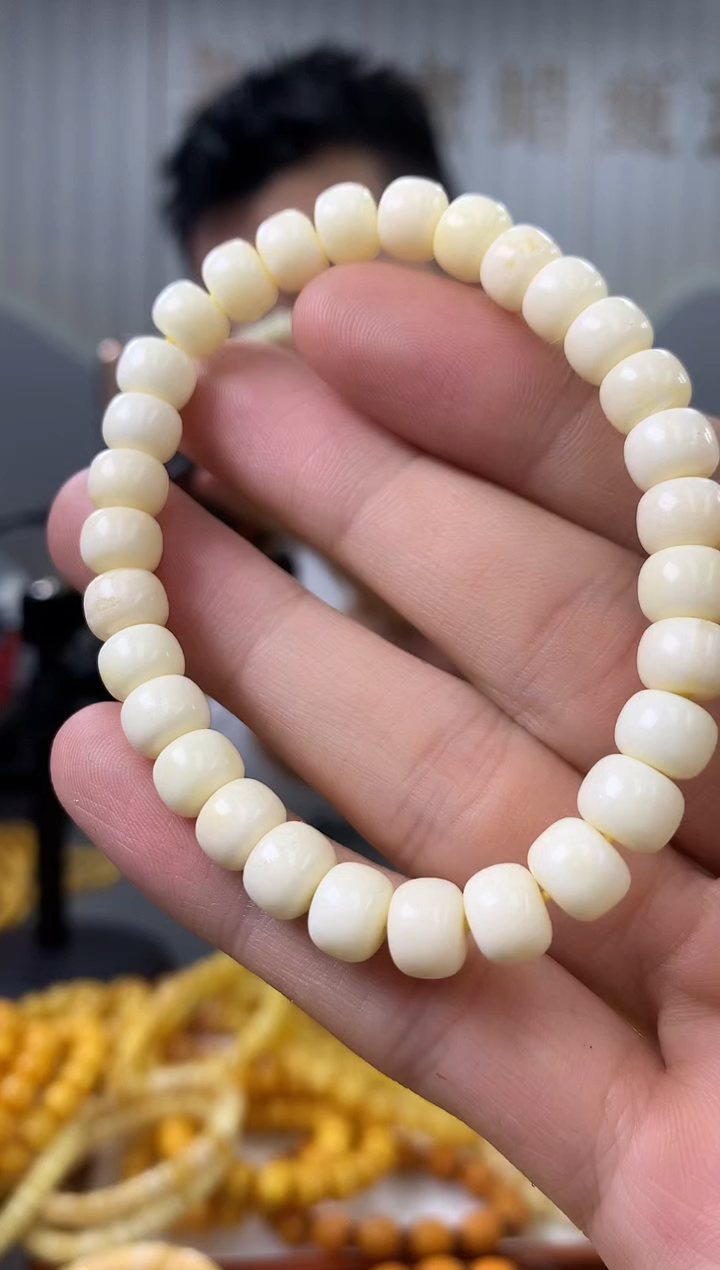 【闪购商品】琥珀裸石未镶嵌手串