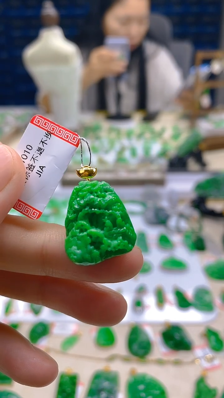 颈饰18K金镶嵌翡翠新号开播 全场乱卖