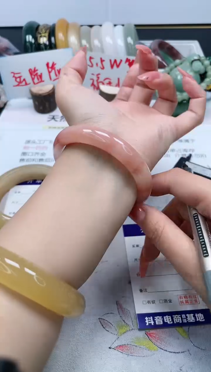 【闪购商品】石英质玉手镯未镶嵌235/58.3