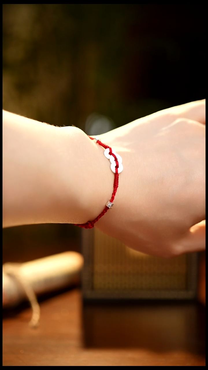 刺绣私人定制苗族手工足银红绳