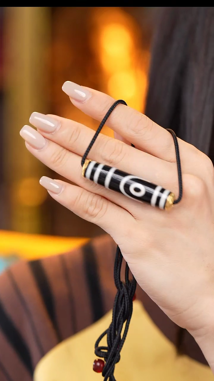 【闪购商品】玛瑙/玉髓颈饰18K金镶嵌Z28906二眼锁骨链