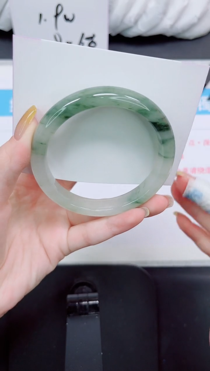 石英质玉手镯未镶嵌127