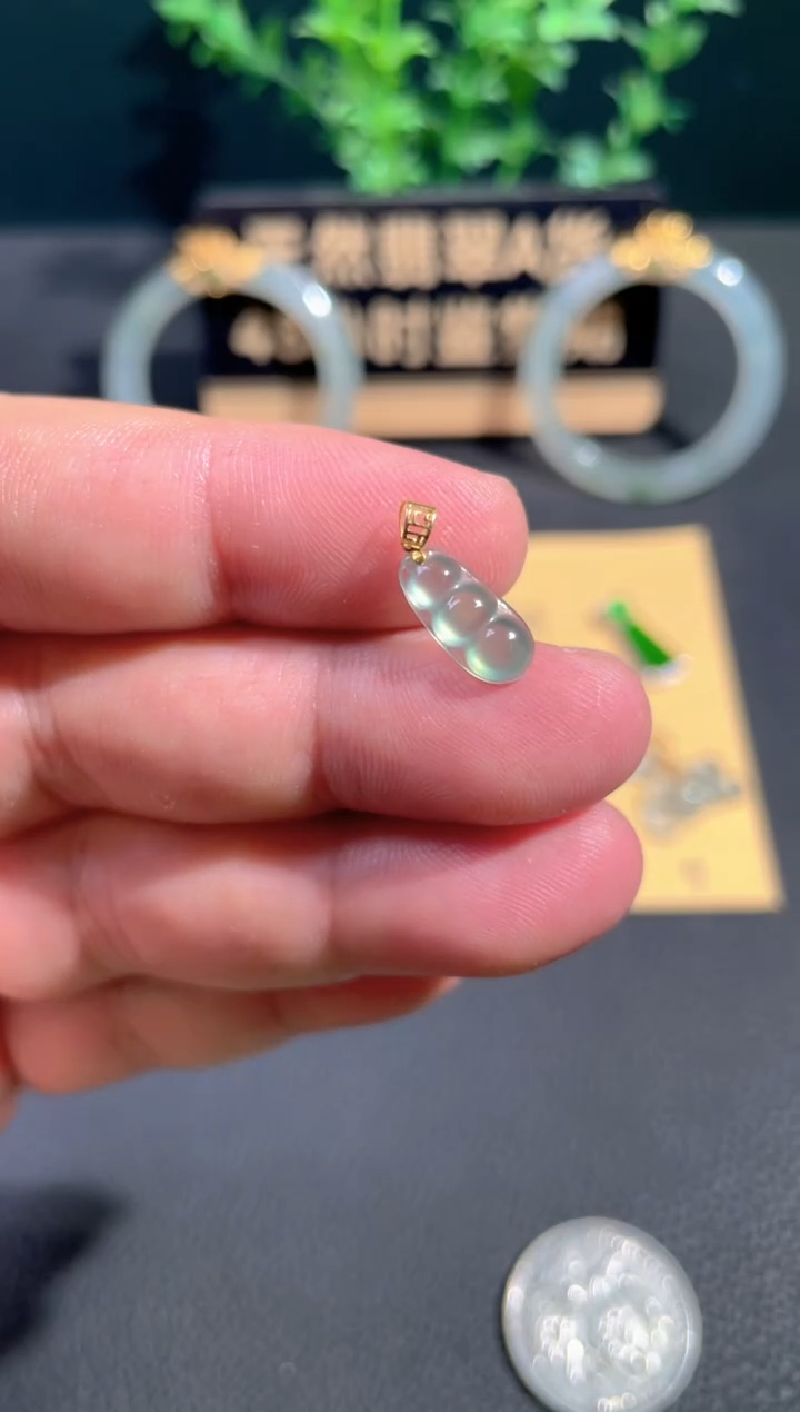 颈饰18K金镶嵌翡翠抖音基地发货