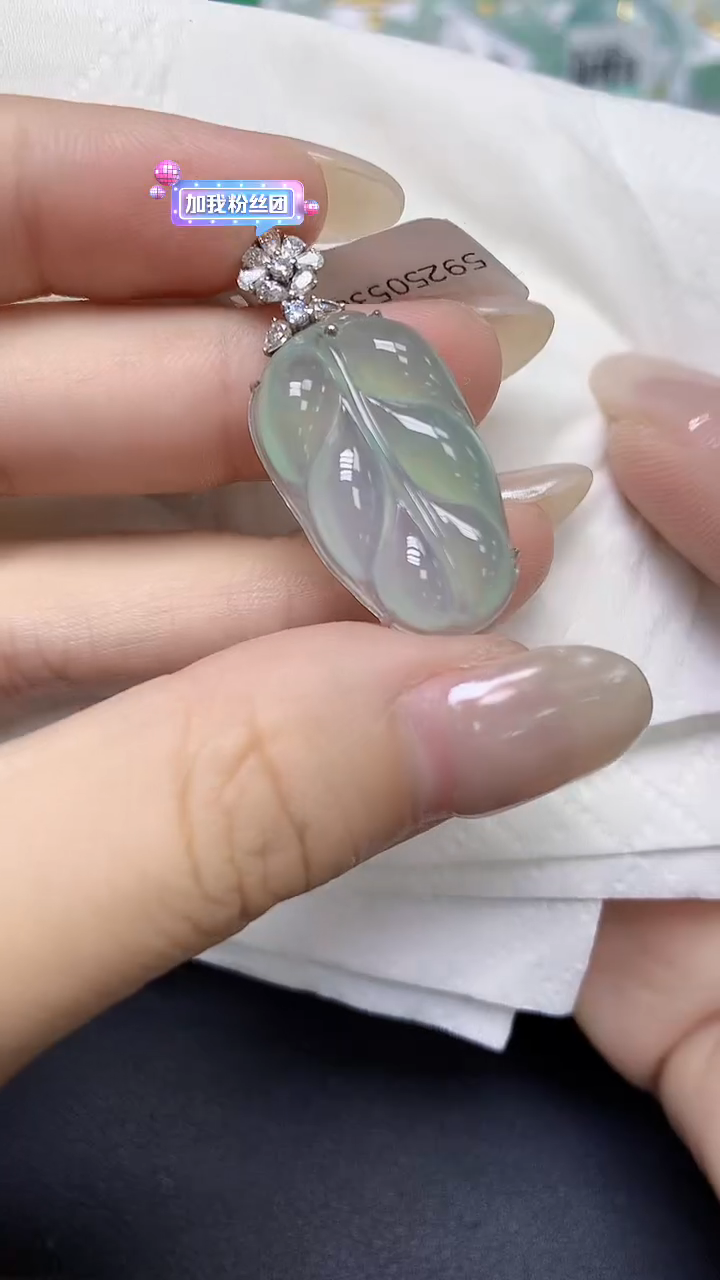 翡翠18K金镶嵌颈饰天然缅甸翡翠A货多样性发其一