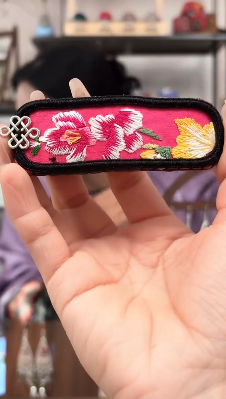 织绣非遗艺枝独秀老绣饰品367