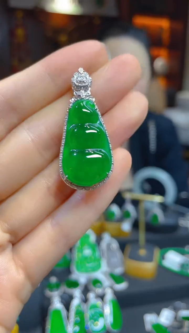 【闪购商品】翡翠颈饰18K金镶嵌113716天然A货翡翠豆子