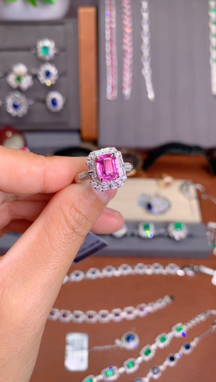 【闪购商品】蓝宝石戒指18K金镶嵌2.05CT 无烧粉蓝宝