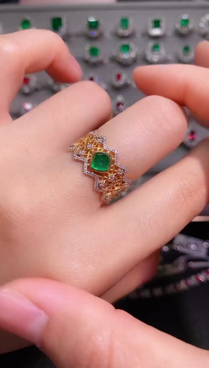 【闪购商品】祖母绿18K金戒指18K金镶嵌0.85克拉