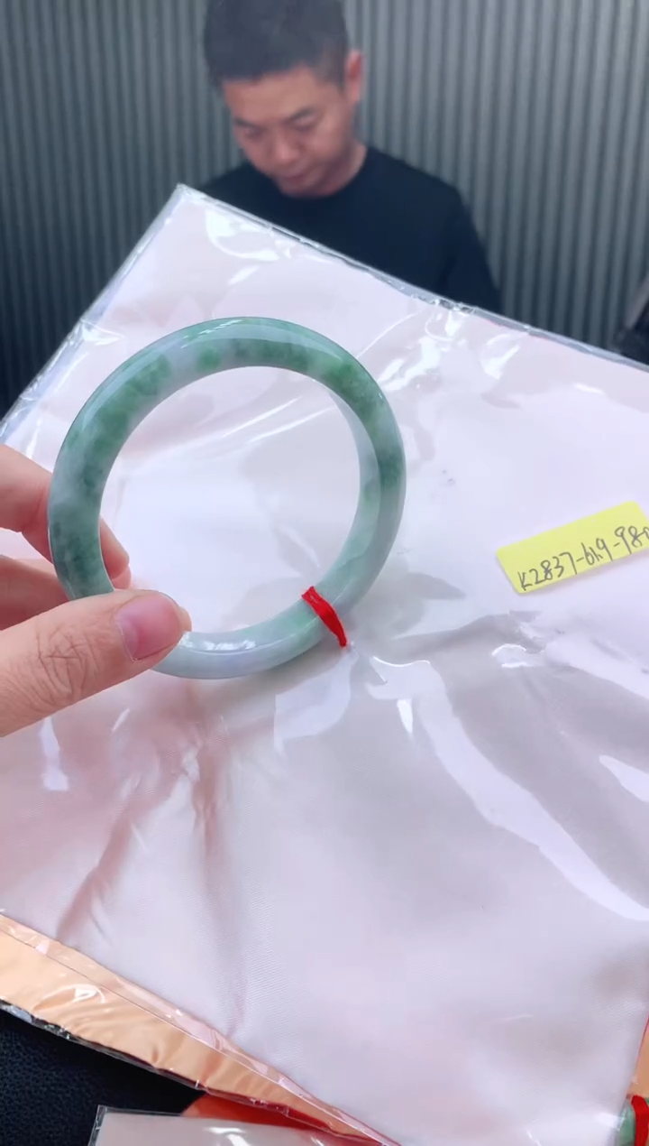 未镶嵌手镯翡翠61+