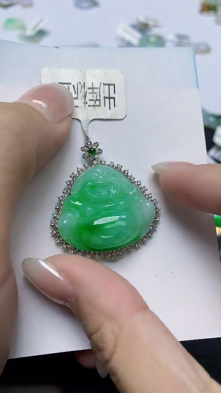 翡翠18K金镶嵌颈饰天然缅甸翡翠A货