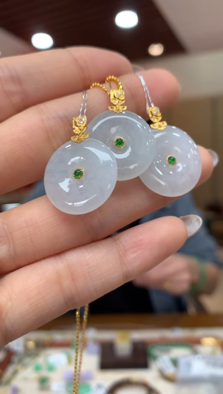 吊坠(不含链)18K金镶嵌翡翠平安扣多样性发货1件