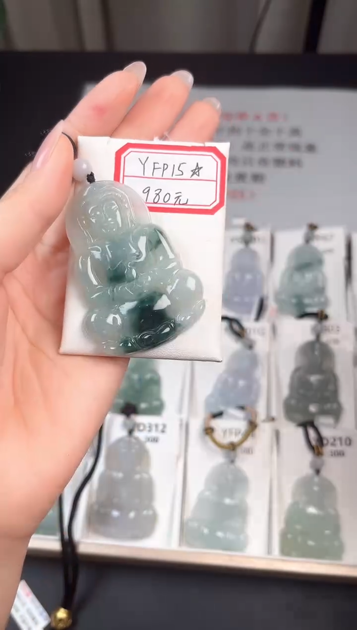 翡翠未镶嵌颈饰YFP15*