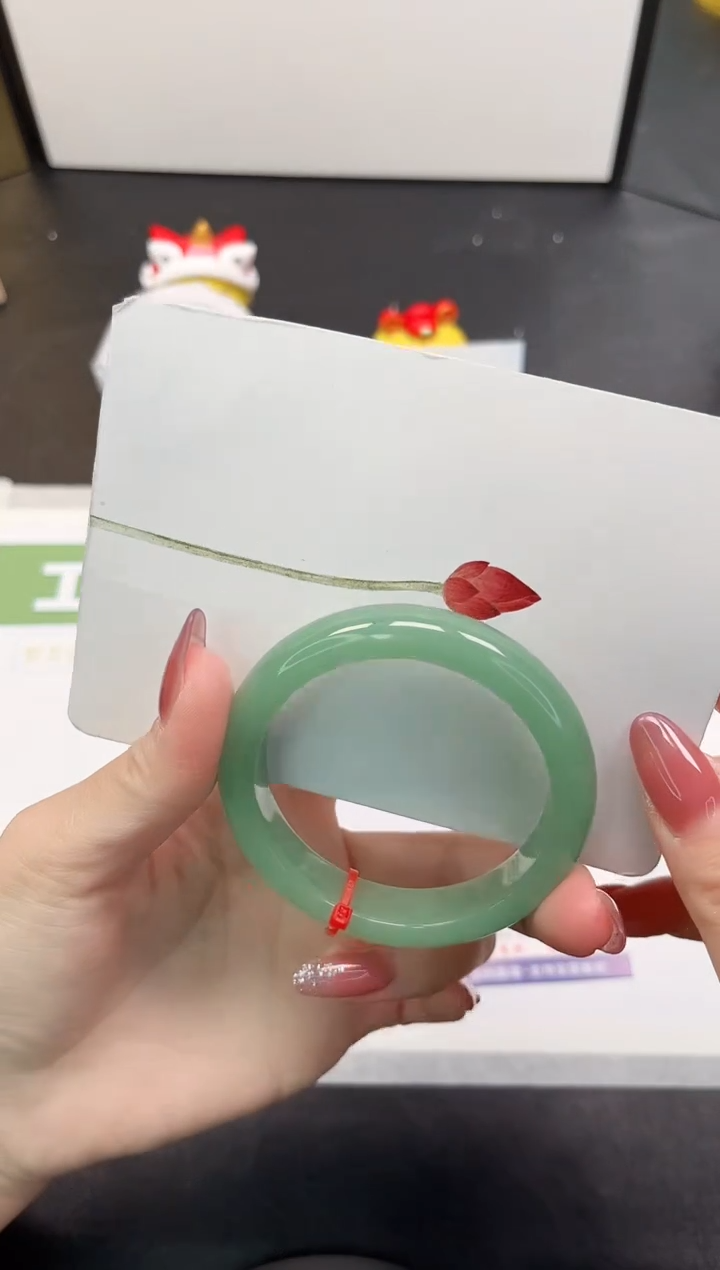 【闪购商品】石英质玉手镯未镶嵌300-51.9