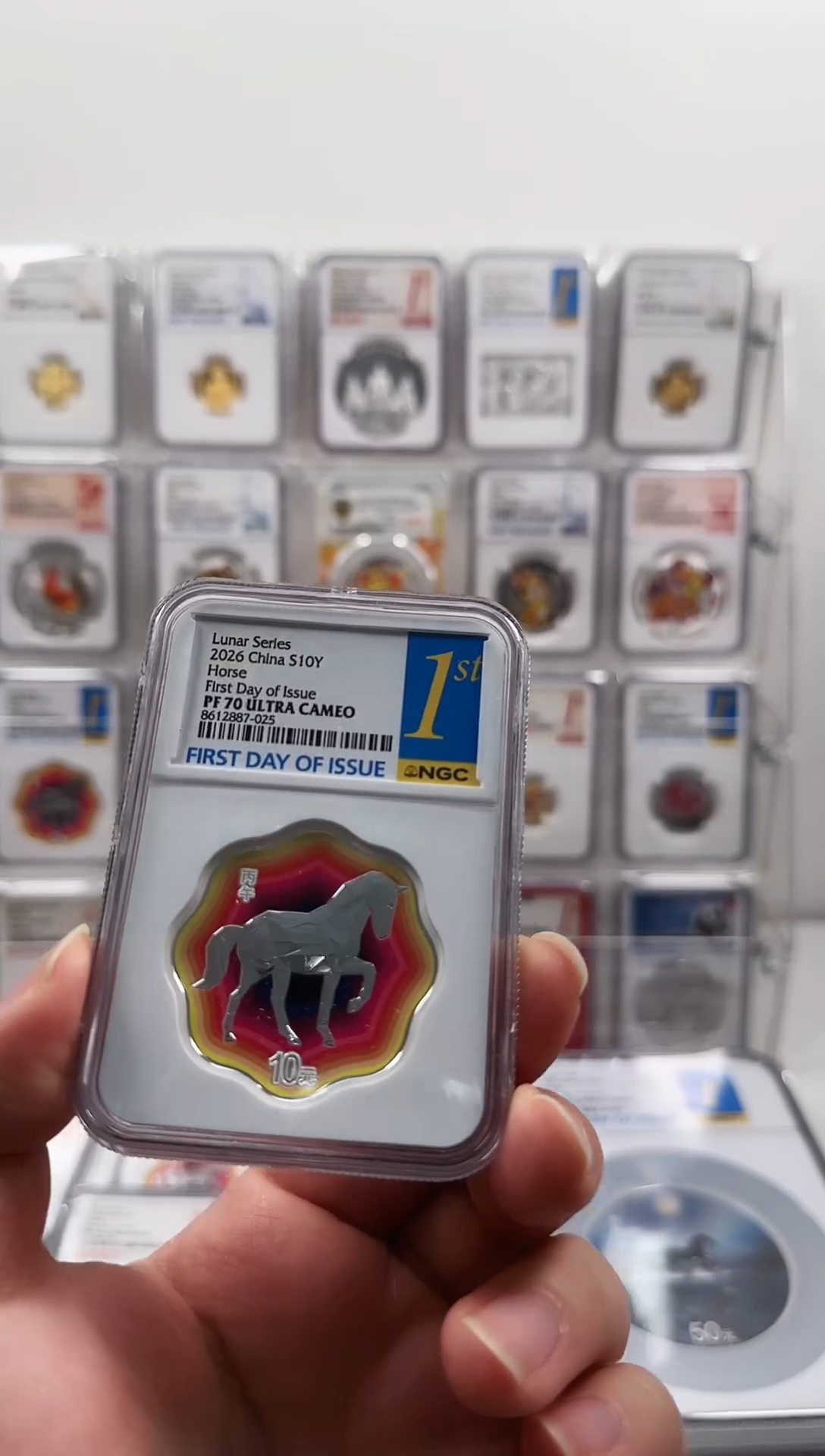 纯银2026年梅花马银币NGC70分首日蓝金串号证书无347