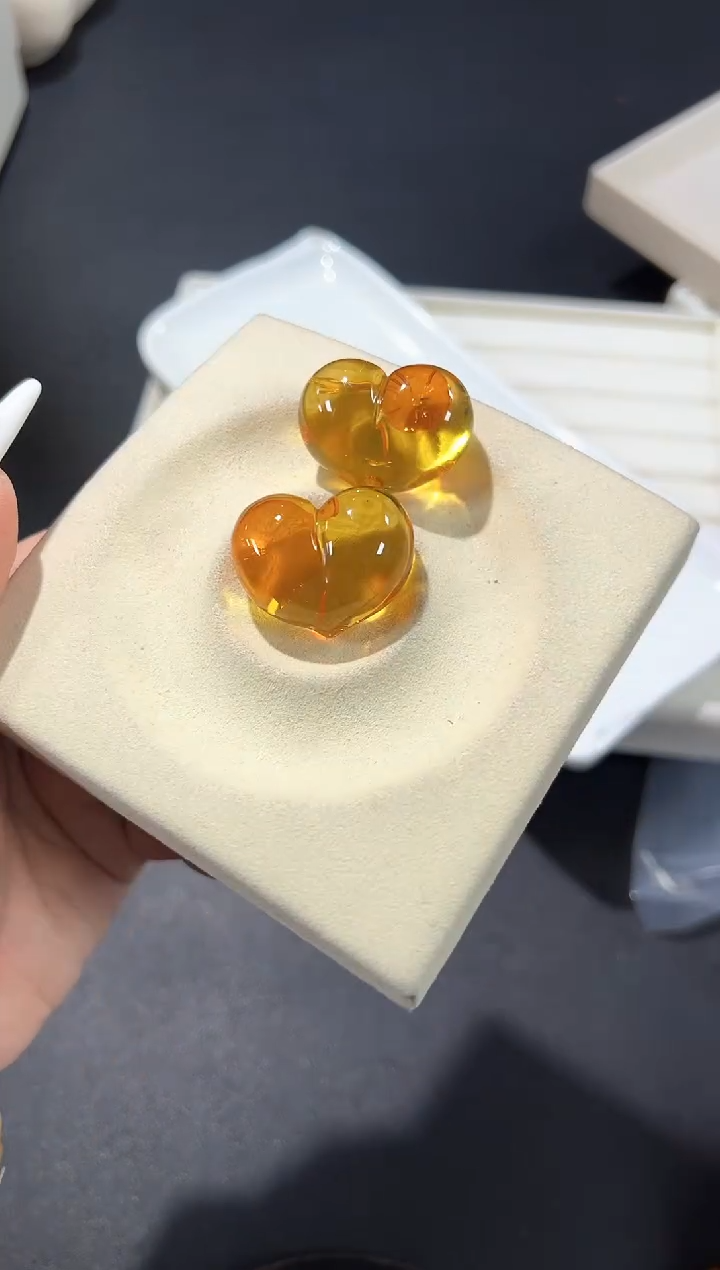 裸石琥珀（花珀）未镶嵌54b多样性发其一【1颗装/上下通孔】