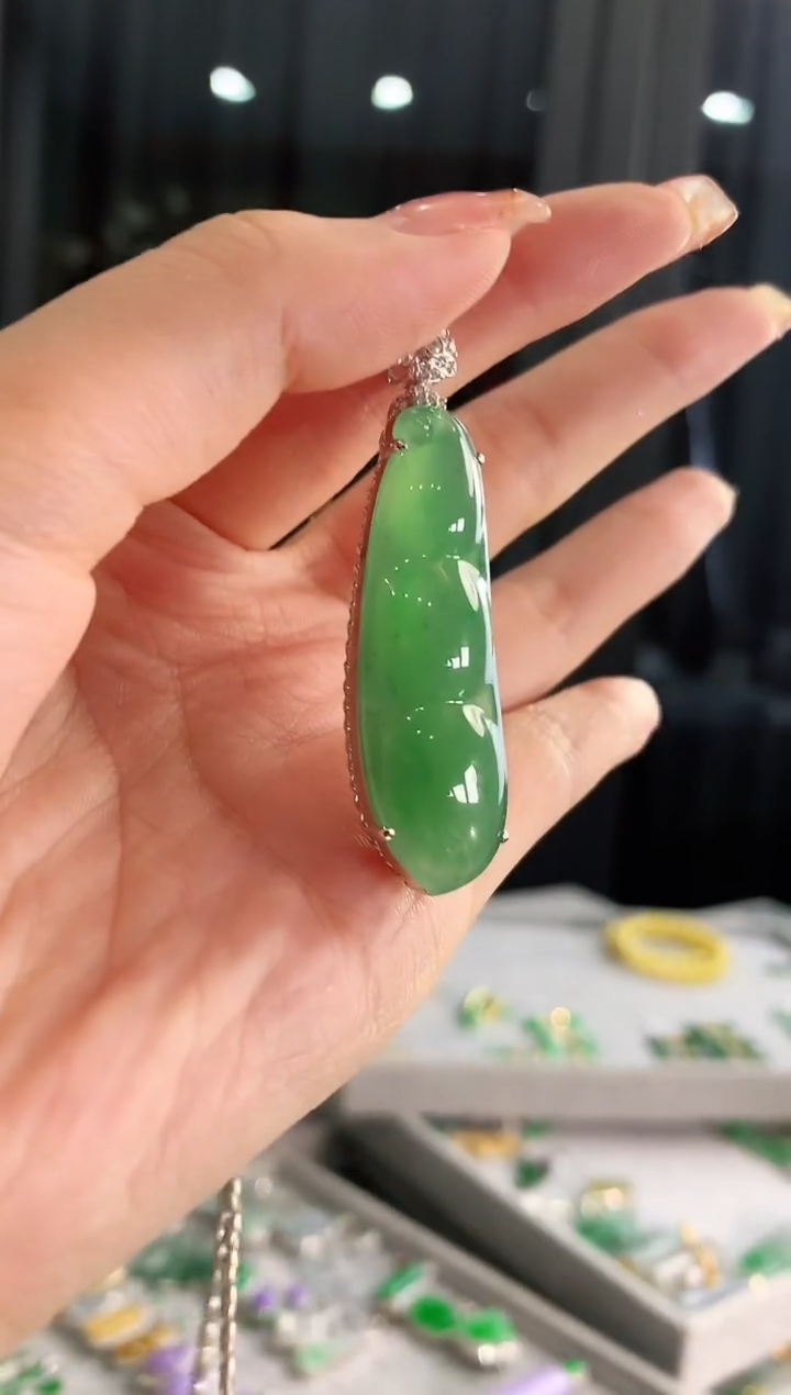 【闪购商品】翡翠吊坠(不含链)18K金镶嵌吊坠