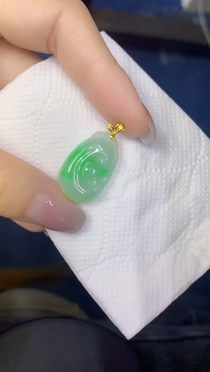 颈饰18K金镶嵌翡翠缅甸天然翡翠A货