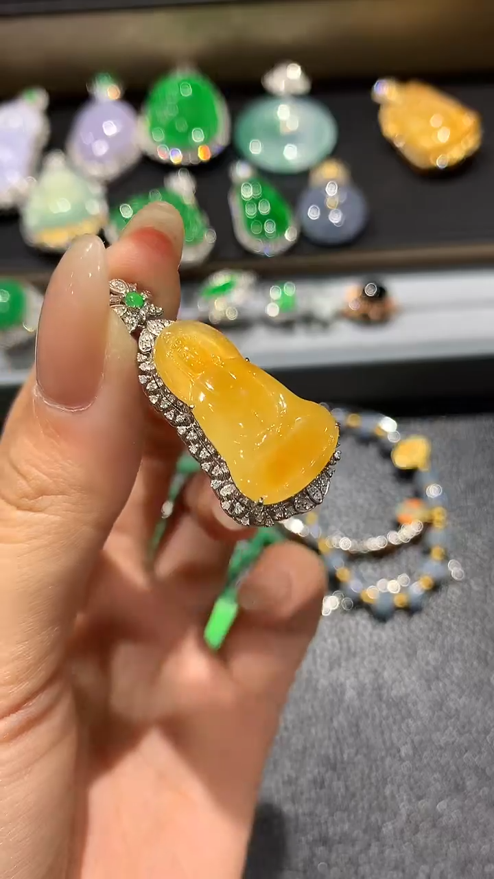 【闪购商品】翡翠吊坠(不含链)18K金镶嵌11团购