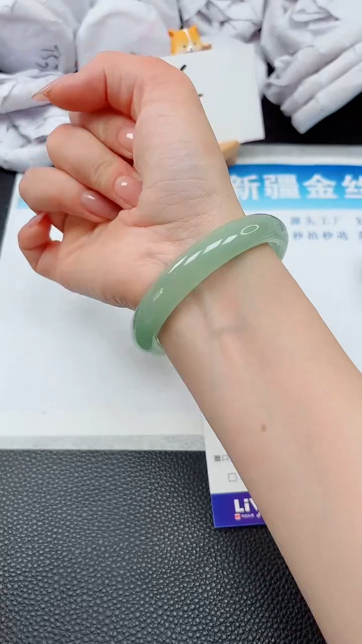 【闪购商品】石英质玉手镯未镶嵌262