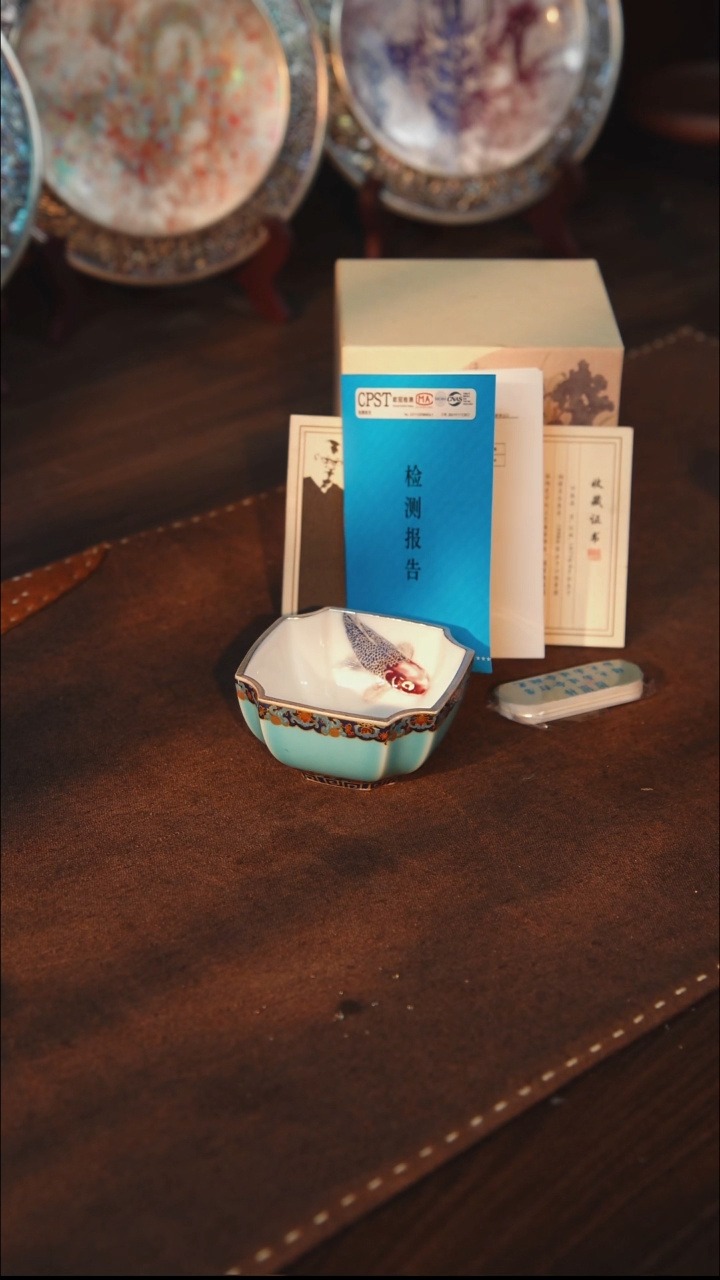 瓷鎏银内绘锦鲤八方杯