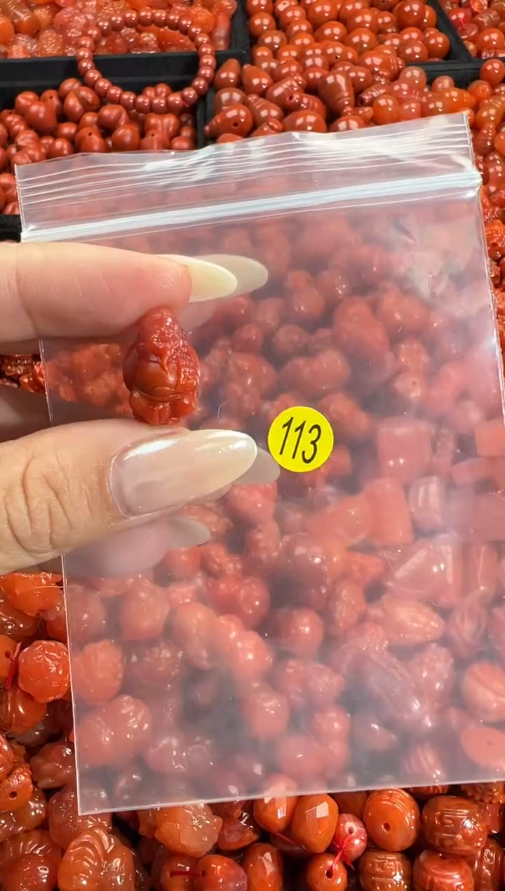 颈饰未镶嵌南红玛瑙1