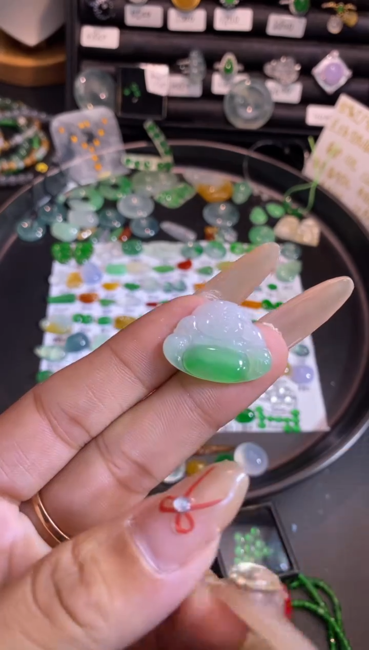 【闪购商品】翡翠挂件未镶嵌佛