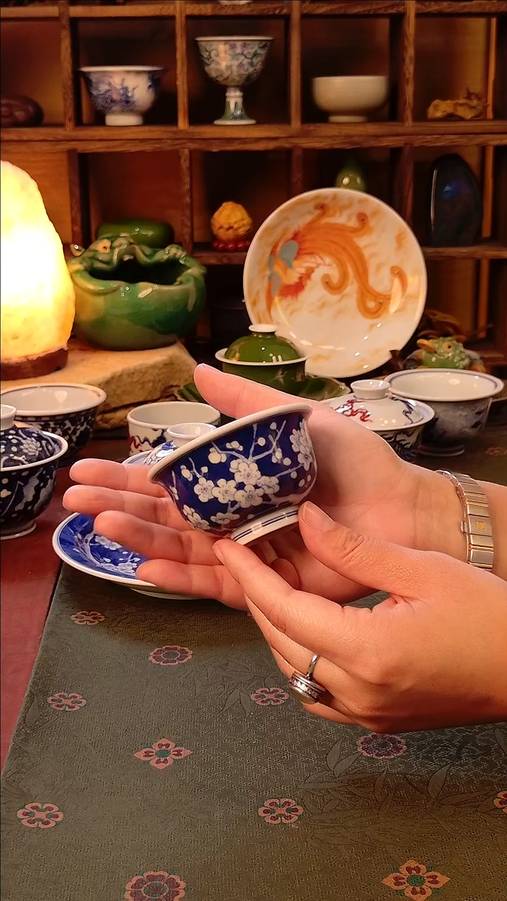 【手工手绘蓝底冰梅压手杯】