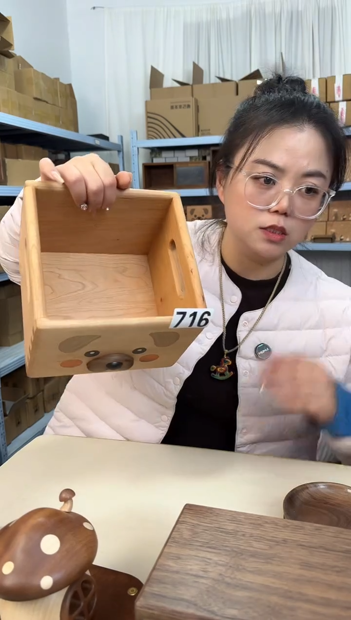 木716号樱桃木小狗方形收纳筐