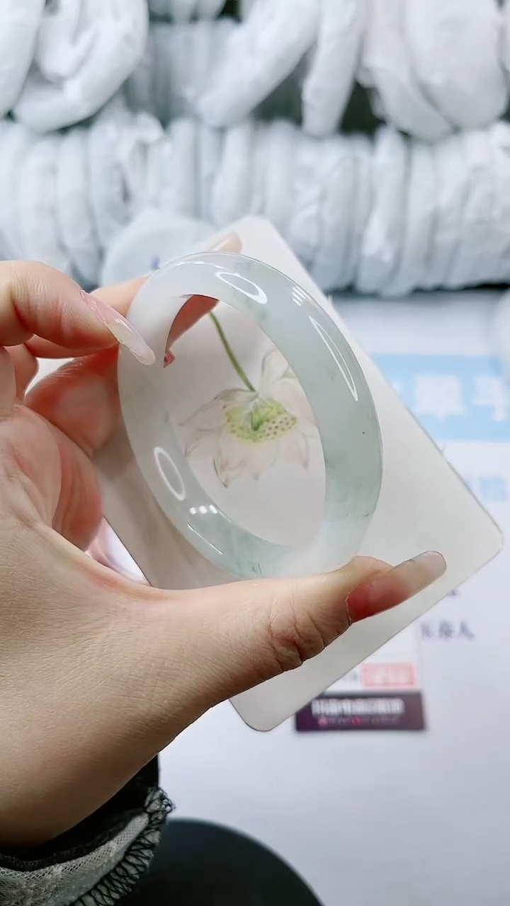 【闪购商品】石英质玉手镯未镶嵌多样性发货A65