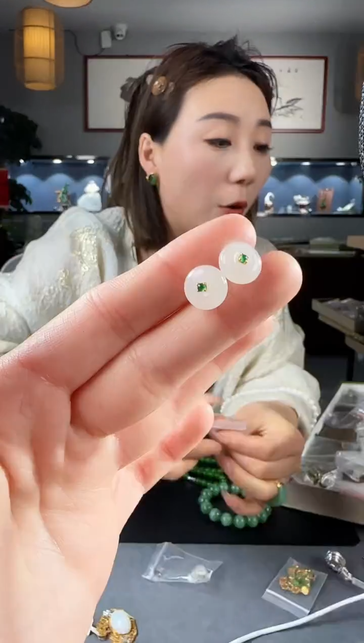 【闪购商品】和田玉耳钉18K金镶嵌1