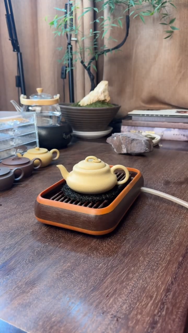 茶壶紫砂福禄-半手精工制-本山绿泥--容量：190CC微瑕