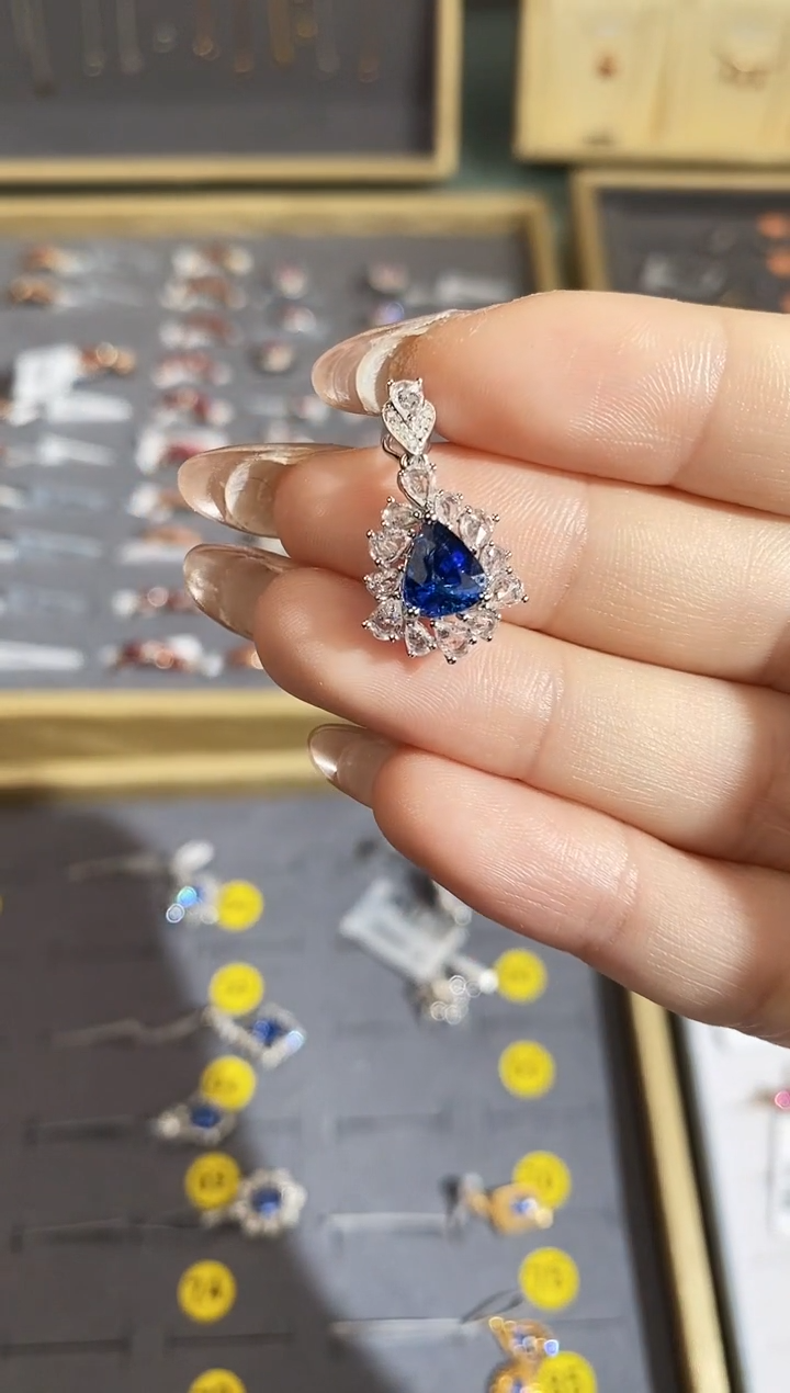 【闪购商品】蓝宝石颈饰18K金镶嵌吊坠