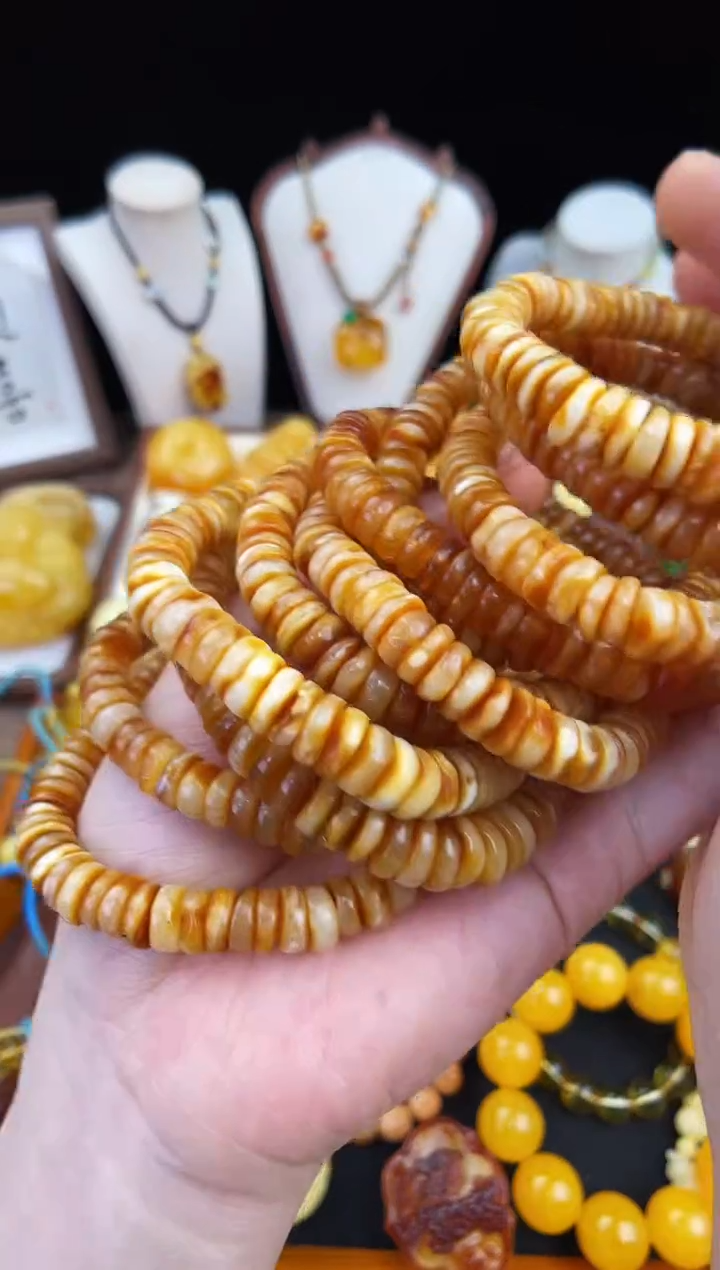 琥珀未镶嵌珠宝奇石多样性发其一