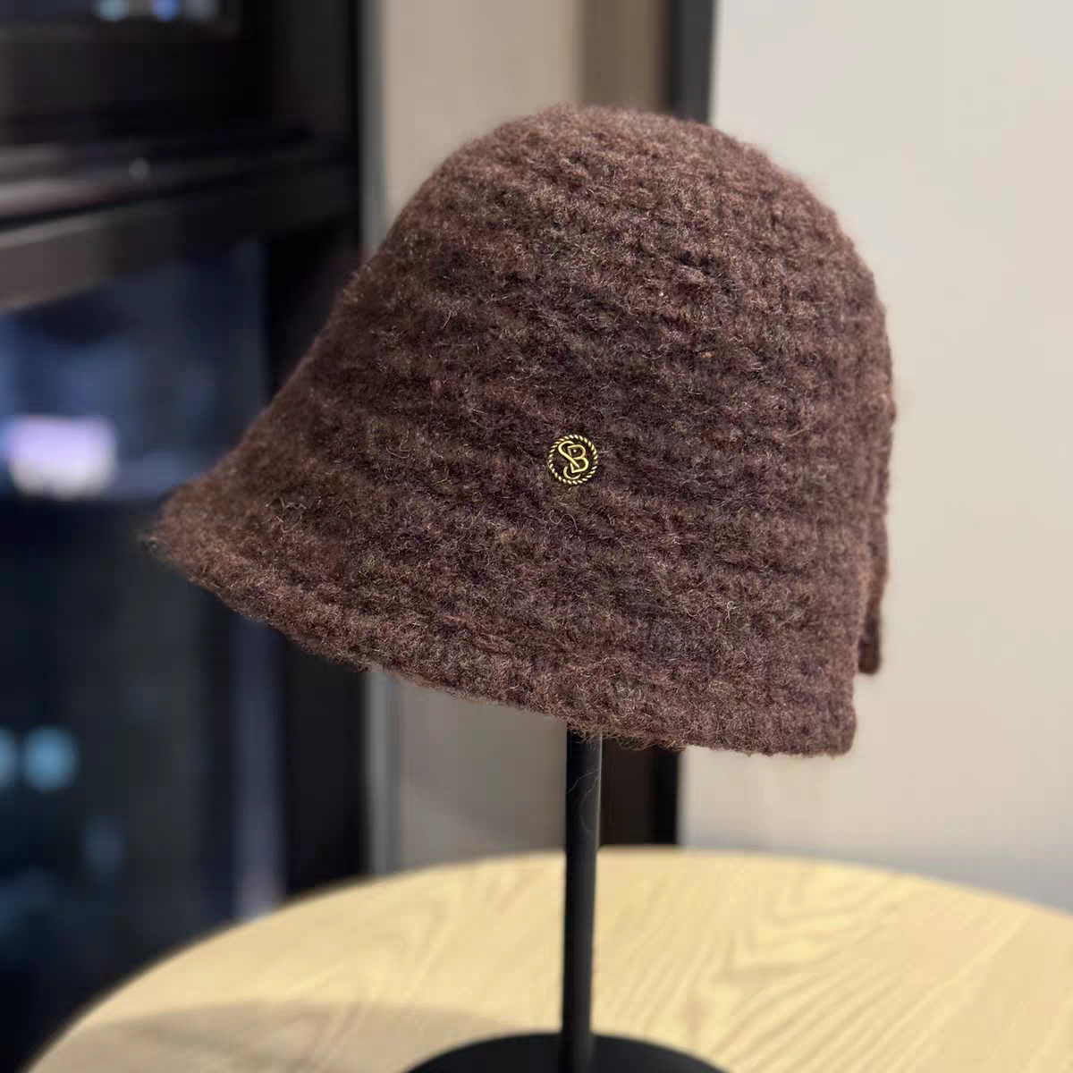 新款后开叉秋冬复古时髦洋气金属标保暖针织渔夫帽女显脸小盆帽潮