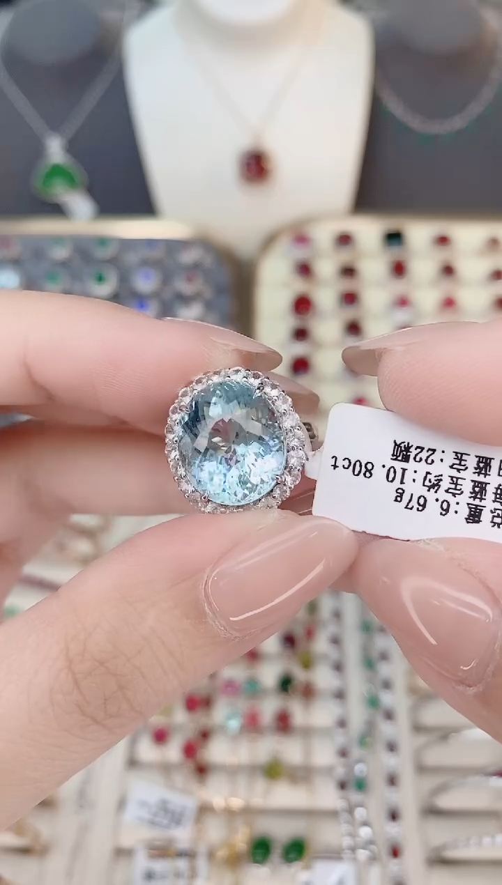 18K金镶嵌戒指海蓝宝石10.8CT