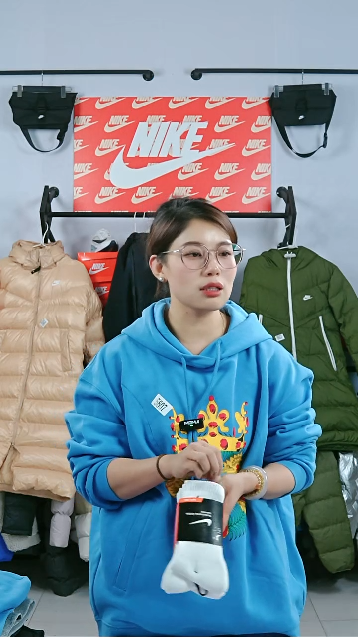 耐克白色袜子 盒装