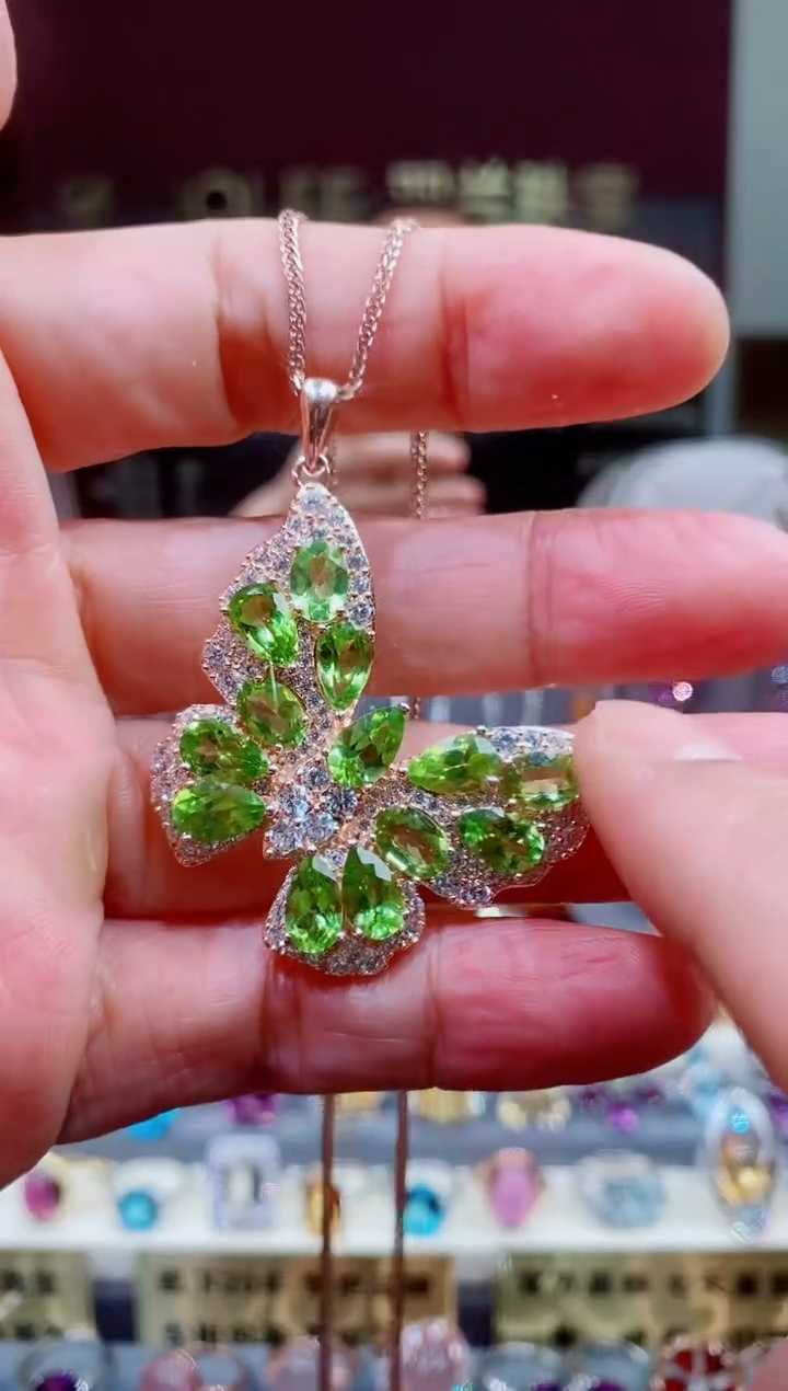 吊坠银S925镶嵌橄榄石在****姐橄榄石吊坠