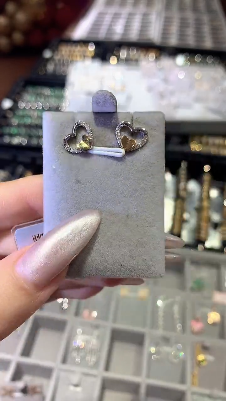 【闪购商品】钻石耳饰18K金镶嵌耳饰