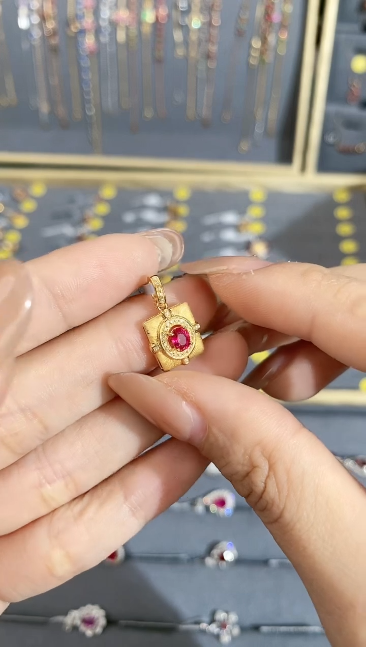 【闪购商品】红宝石颈饰18K金镶嵌吊坠