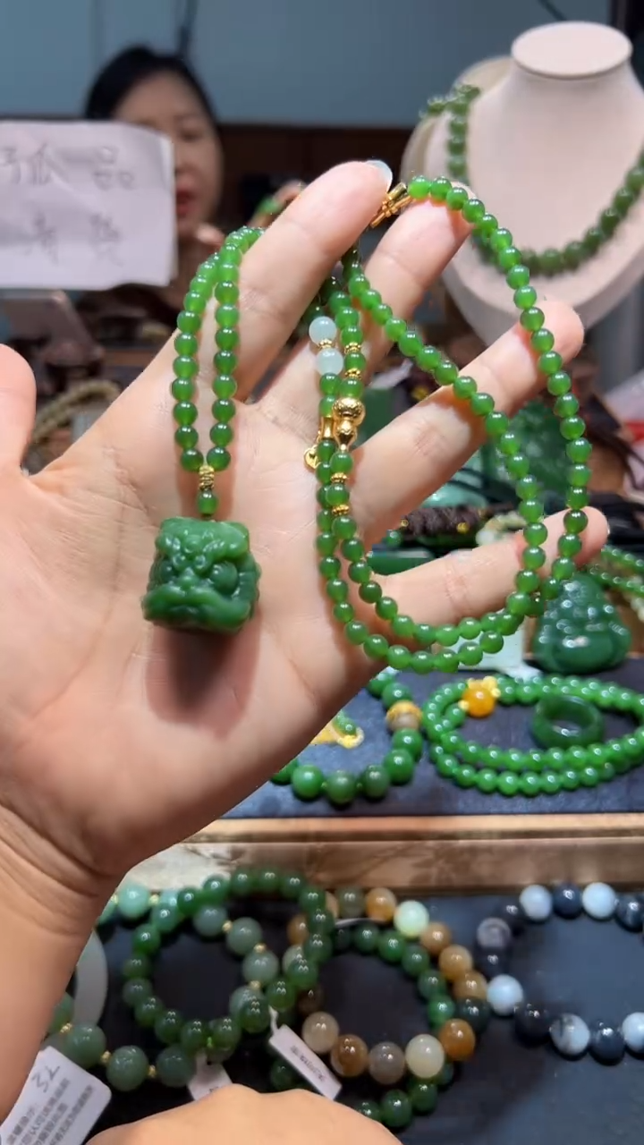 颈饰未镶嵌和田玉1