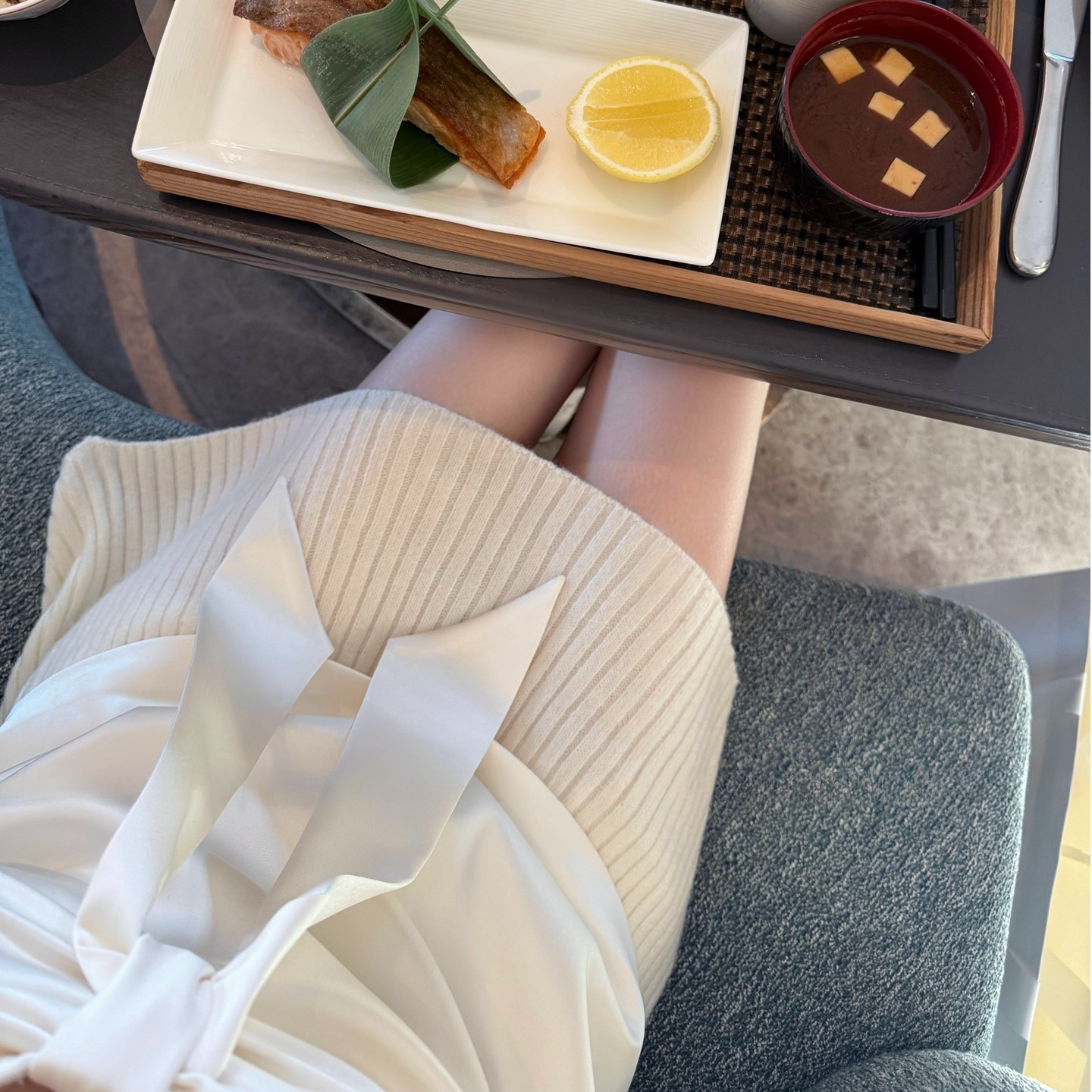 米白色气质时尚百搭羊毛半身裙女秋冬防走光简约a字短裙 不可机洗