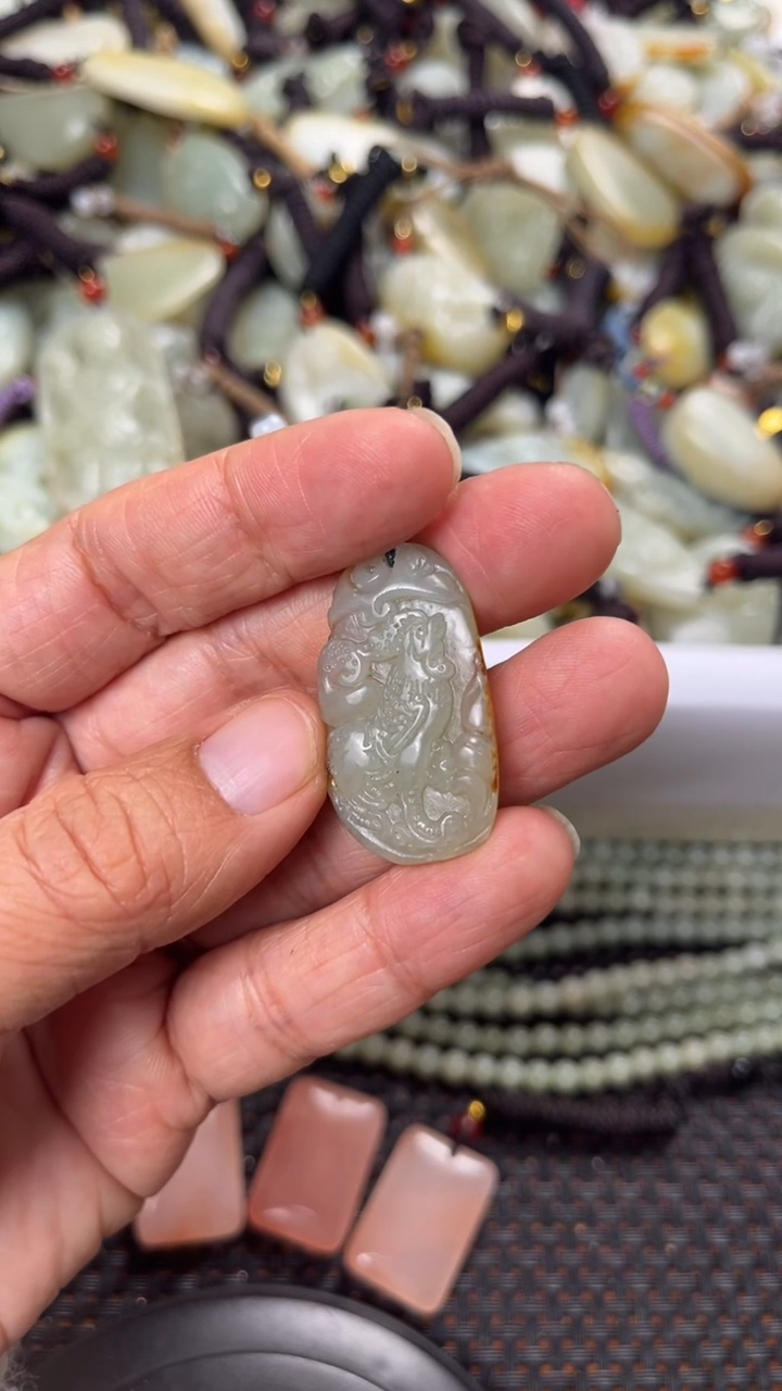 【闪购商品】和田玉颈饰未镶嵌多样性发货没有证书拍一发一有瑕