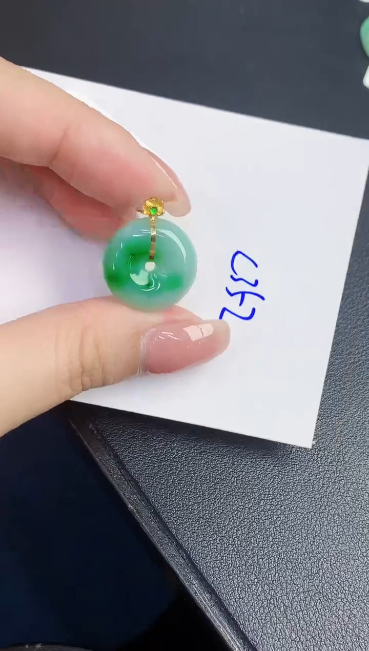 翡翠18K金镶嵌颈饰00000000000