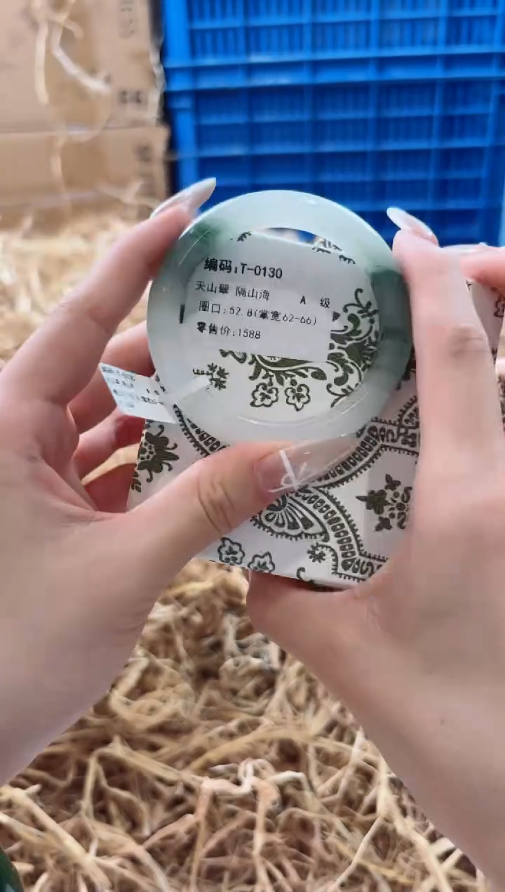 未镶嵌手镯石英质玉T-0130