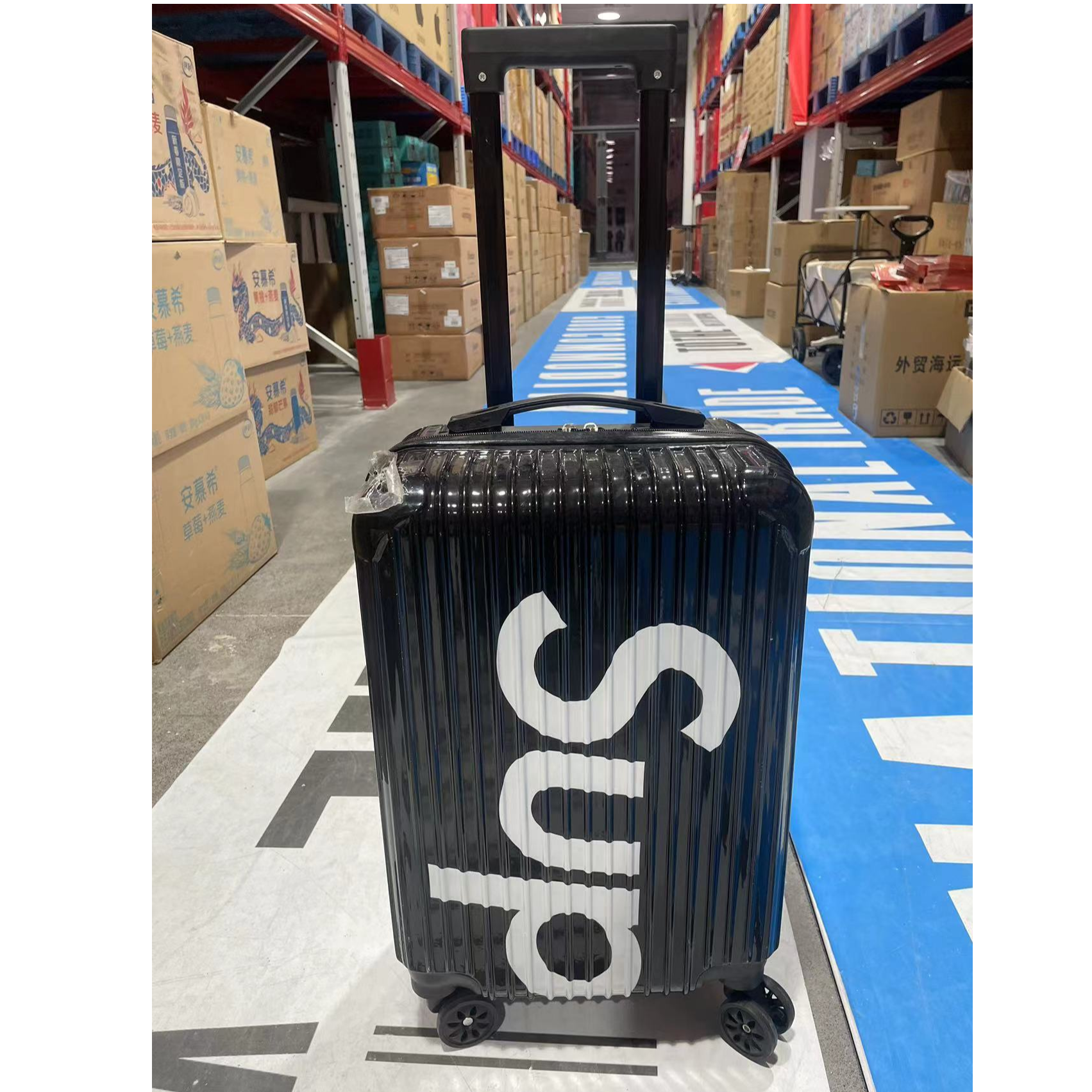 新款时尚潮流风黑色行李箱