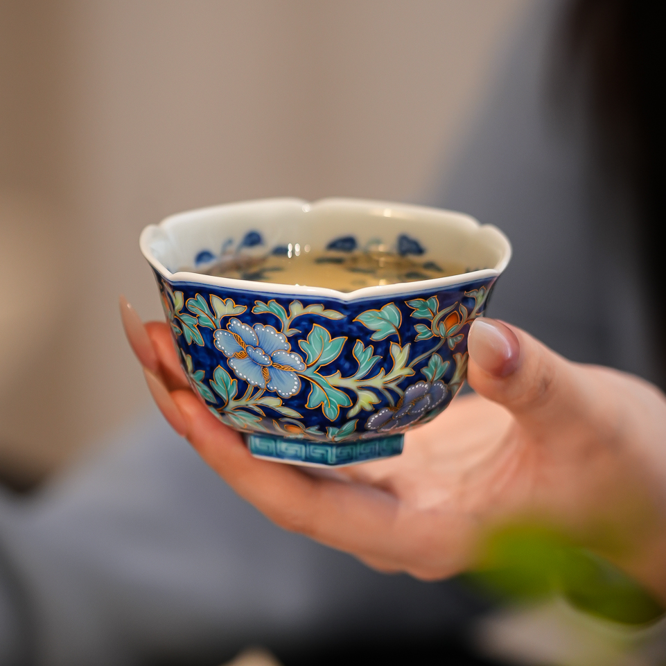 玗琪轩 柴窑青花斗彩蓝底牡丹六方杯100ml