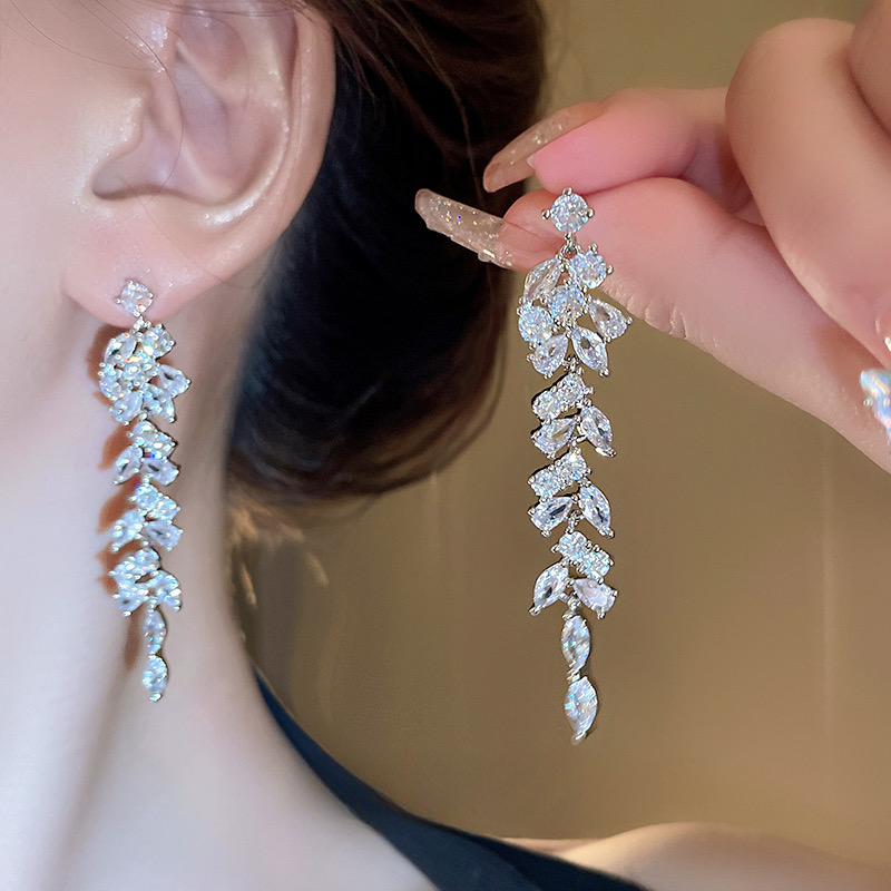 铜合金耳饰 轻奢满钻流苏耳环2025爆款高级感方圆脸显小耳坠C331